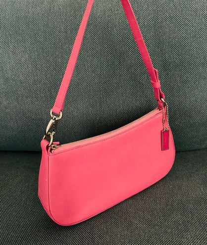 Coach vintage barbie pink nappa leather Y2K pochette shoulder