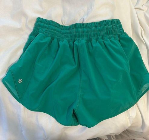 Lululemon Hotty Hot Short High-Rise 2.5” kelly green Size 4 - $45 (35% Off  Retail) - From harper