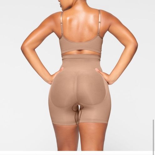 SKIMS seamless sculpt Mid Thigh short - Sienna nwot size large