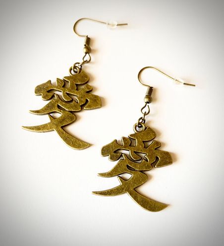 Handmade Japanese kanji “AI” (LOVE) unisex earrings ❤️ Brown