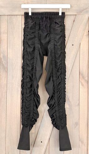 Agogie +20 Resistance Pants Size M - $72 - From ReLove