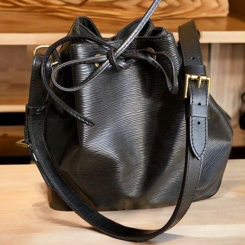 Louis Vuitton Authentic Noe Epi Leather shoulder bucket bag black gold -  $990 (63% Off Retail) - From Viktori