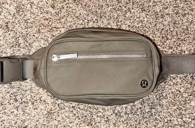 Lululemon Wunderlust Belt Bag 1.8L Green - $35 (39% Off Retail