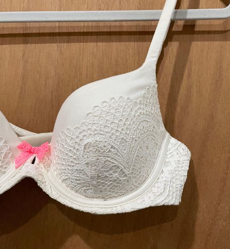 Victoria's Secret Body by Victoria White Lace Lined Demi Bra Size 32 C -  $28 - From Sierra