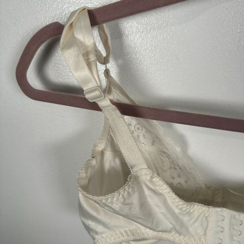 Vassarette Vintage 34D Bra Lace Ivory Underwire Underneath It All