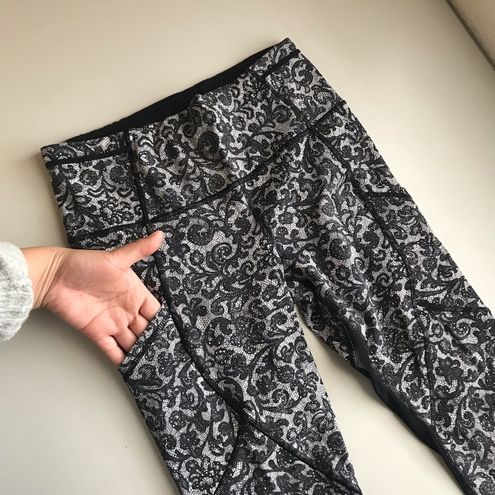 Lululemon Black White Mini Cinder Lace Print Outrun 17 Crop Leggings Size 4