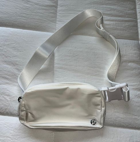 Lululemon Belt Bag Review  Lululemon outfits, Belt bag fashion, White long  sleeve bodysuit