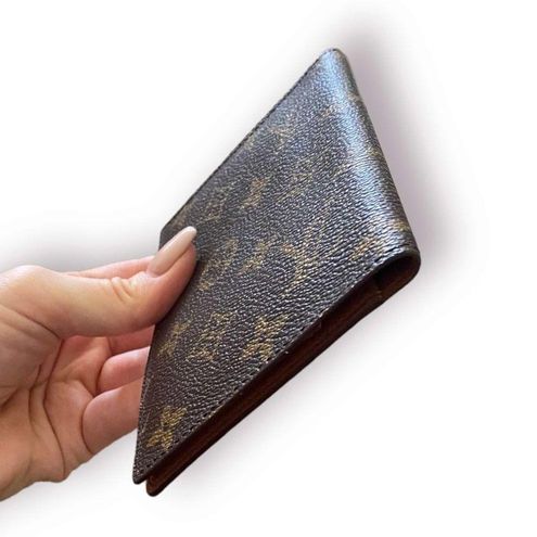 LOUIS VUITTON Monogram Passport Cover 523311