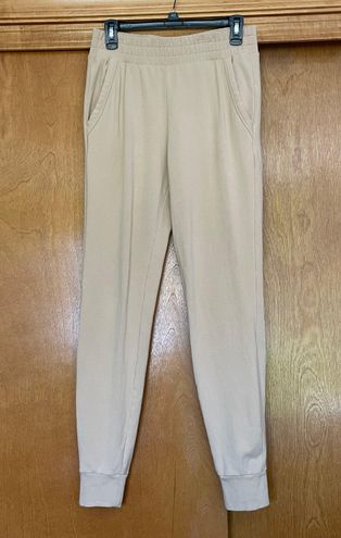 Alo Yoga Unwind Jogger Sweatpants in Honey Size Small Yellow - $60 - From  Callie