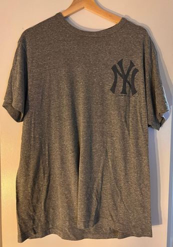 American Eagle Yankees Tee Gray Size XL - $15 (40% Off Retail