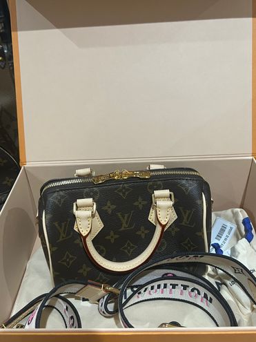 Louis Vuitton Speedy 20 with adjustable strap #lvspeedy20  #louisvuittonspeedy20 #lvspeedy 