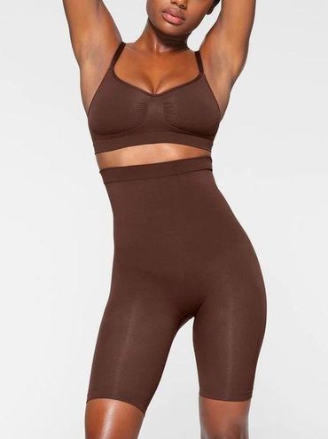 SEAMLESS SCULPT HIGH-WAISTED ABOVE THE KNEE SHORT | BRONZE