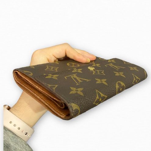 Louis Vuitton Porte Tresor Etui Papiers Wallet Monogram Canvas Compact  Wallet - $265 - From Anna