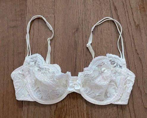 Cream and gold lace bra 34c vintage £18 never worn - Depop