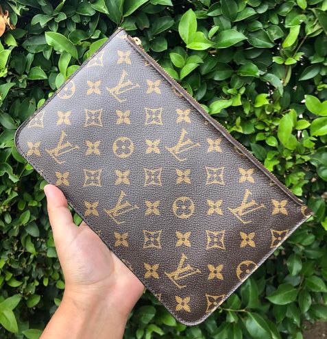 louis-vuitton neverfull wristlet