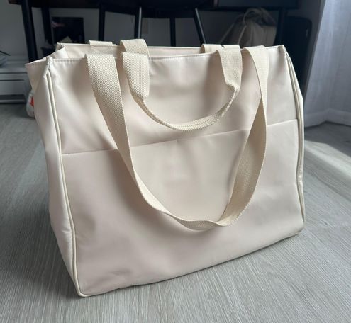 Coralyn Shoulder Bag