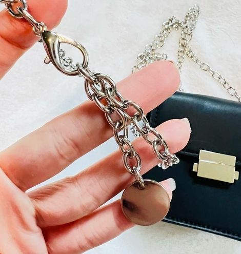 MavieenmieuxShops  Who What Wear Balia cross body bag with chain