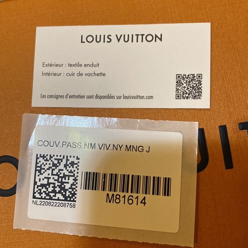 LOUIS VUITTON Monogram 2022 Christmas Animation Passport Cover