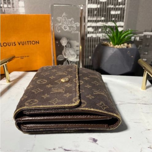 Louis Vuitton Authentic Mini Lin Wallet - $238 - From Vonna