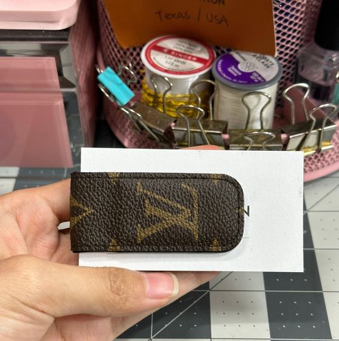 A money clip, upcycling Louis Vuitton!