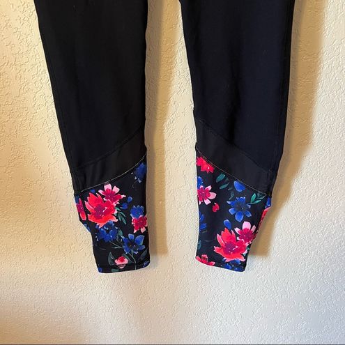 Gaiam Floral Mesh Panel Capri Leggings Size M - $14 - From Destany