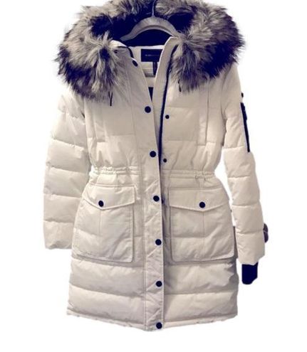 BCBG MAXAZARIA WHITE SKI PARKA, JACKET, COAT, HOOD ZIP AND SNAP