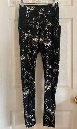 Women's size small, gray/black marble print Pop fit leggings with