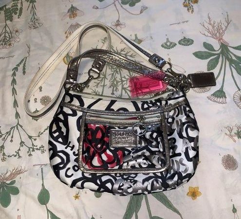 Coach Poppy Graffiti Glam Large Tote Bag H1020-18052 Purse Flower Heart for  Sale in Iola, TX - OfferUp