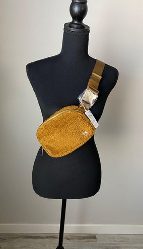 Bum Belt Sherpa Bag in Burnt Caramel - Luna Boutique