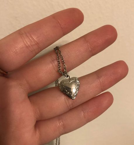 Heart Locket Necklace – Brandy Melville