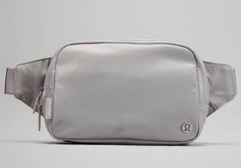 Lululemon Everywhere Belt Bag Large 2L - Black/Neutral