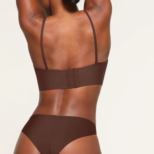 SKIMS DEEP PLUNGE SHAPEWEAR BRA in cocoa size medium - $49 New With Tags -  From Marissa