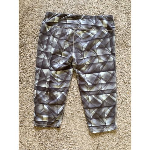 Athleta women's large gray athletic capri pants - $14 - From Megan