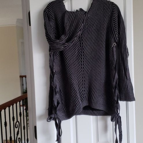 https://curtsyapp.com/item/eight-eight-eight-sweater/nDaCcGK3hI