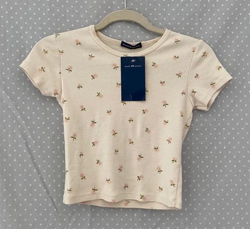 Brandy Melville Floral Ashlyn Tee Tan 40 59 Off Retail From Mia Brandy Melville Floral Ashlyn Tee Tan 40 59 Off Retail From Mia