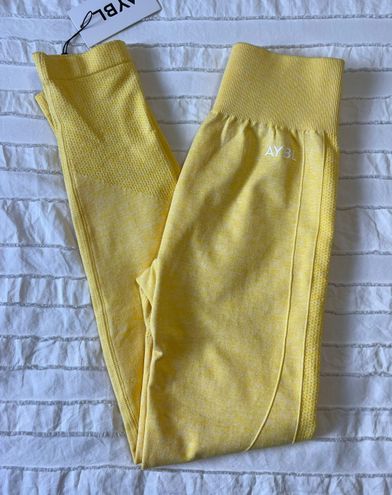 AYBL seamless leggings - yellow  Seamless leggings, Light blue