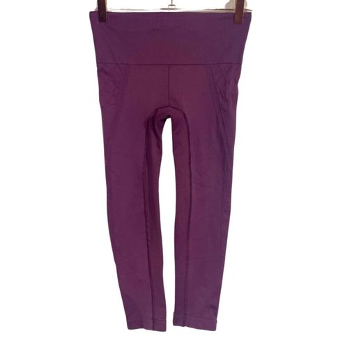 Athleta Bundle of 2: Recharge Capri Cropped Leggings + Speedlight