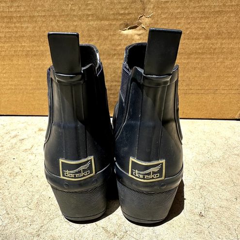 Dansko rosa chelsea boot top