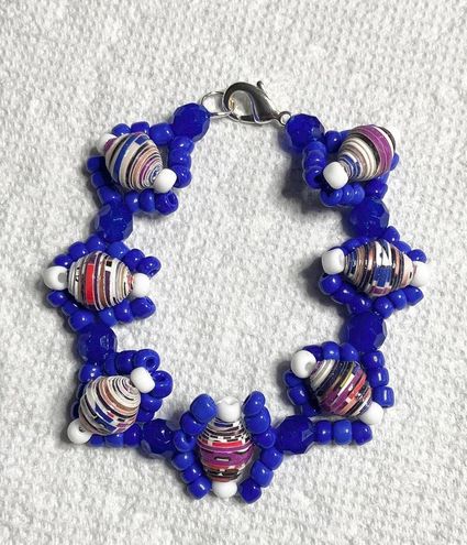 and Multicolored Glass Beaded Elastic Bracelet with Silver Ocean Shells Blue Fancy Red
