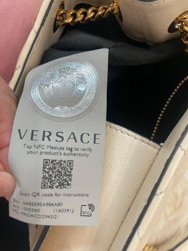 Shoulder bags Versace - Medusa detailed quilted white nappa bag -  DBFG478DNATR2K060T