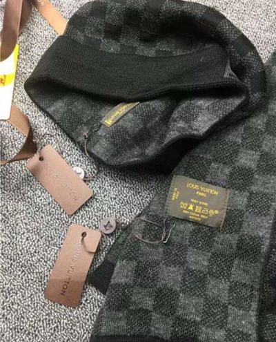 Louis Vuitton Petit Damier Scarf And Hatchet