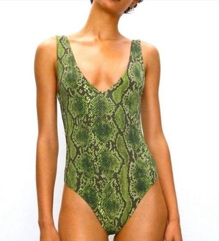 Aritzia NWT Babaton Contour Green Snakeskin Bodysuit Small - $45 New With  Tags - From Bernadette