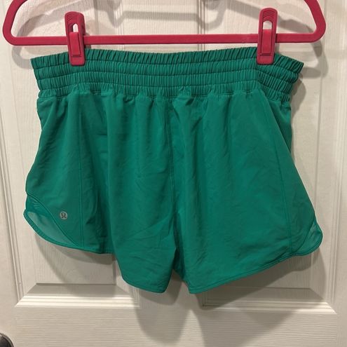 Lululemon 🍋 Kelly Green Hotty Hot Shorts in High Rise 2.5”. Size 10! 🍋 -  $29 (57% Off Retail) - From JAST