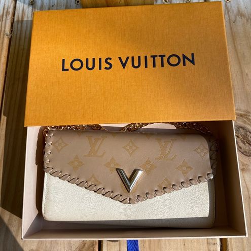 Louis Vuitton Authentic Cuir Plume Very Wallet Sesame Cream