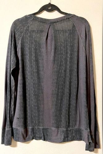 Lululemon Lululeamon athletica gray & black long sleeve top 8 - $20 - From  Angela