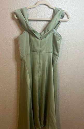 Boohoo PETITE DRAPE DETAIL OFF THE SHOULDER MIDI DRESS SIZE 12 COLOR SAGE -  $23 New With Tags - From Caitlin