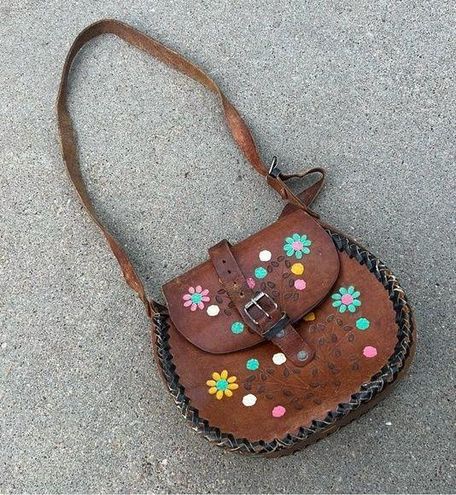 Vintage 70s Tooled Leather Floral Purse