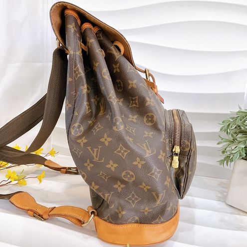 Louis Vuitton Backpack gm  ถุงกระดาษ