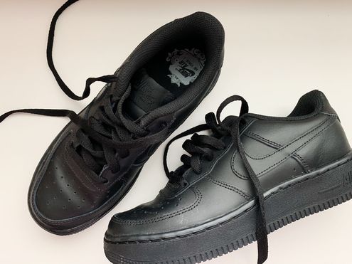 black airforce 1s size 6