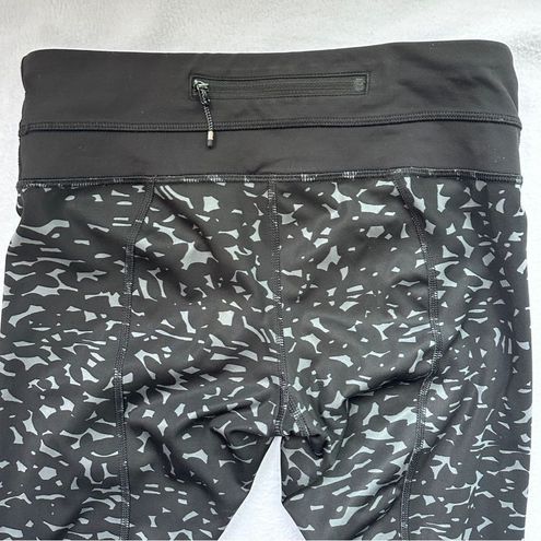 Lululemon Soulcycle Black and Silver leopard print Capri leggings Size 4